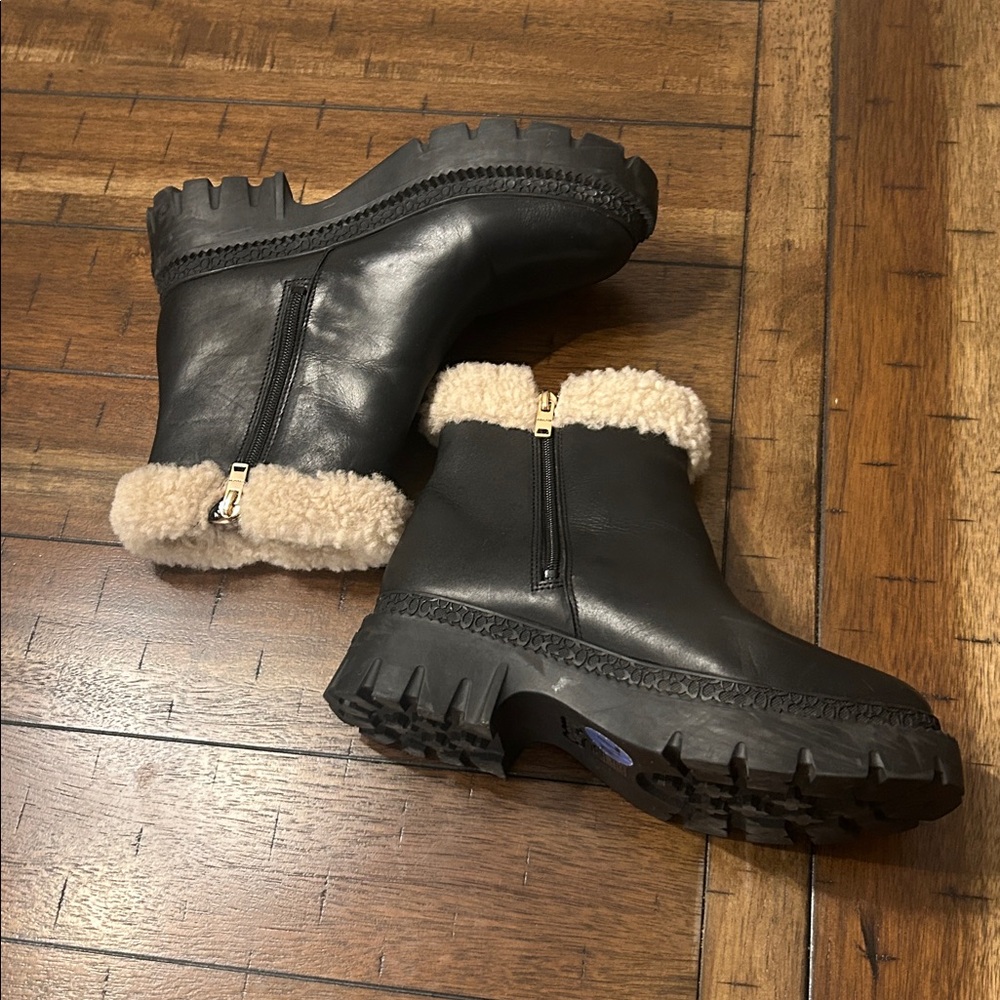 🔥BOOT SALE 🔥 Coach Jane Black Leather Shearling Trim Booties Lug Sole size 7.5 - Picture 9 of 12